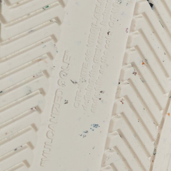 OFF-WHITE Low Vulcanized Canvas Low-Top Sneakers - Picture 6 of 16